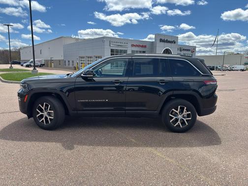 Diamond Black Crystal Pearlcoat 2023 Jeep Grand Cherokee Limited