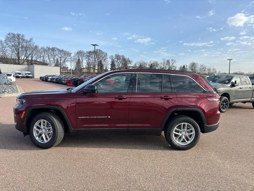 2026 Jeep Grand Cherokee Laredo