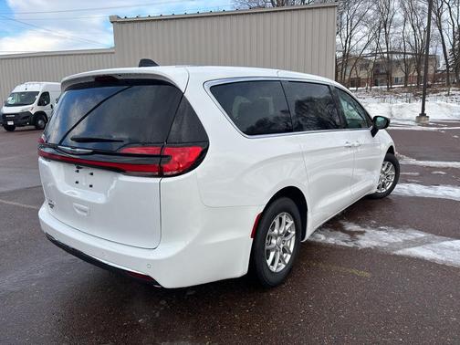 2026 Chrysler Pacifica L