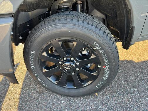 Ceramic Gray Clearcoat 2026 RAM 2500 Big Horn Crew Cab 4x4 6'4' Box