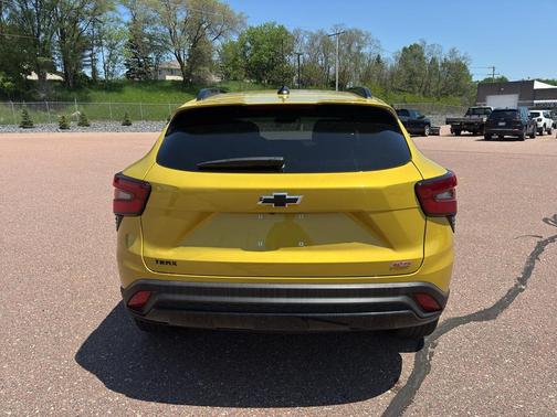 Nitro Yellow Metallic 2024 Chevrolet Trax FWD 2RS