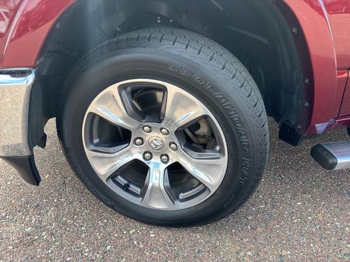 Delmonico Red Pearlcoat 2022 RAM 1500 Laramie