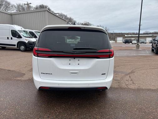 2026 Chrysler Pacifica L