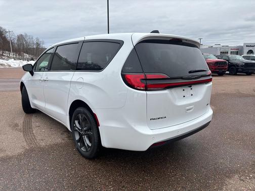 2026 Chrysler Pacifica L