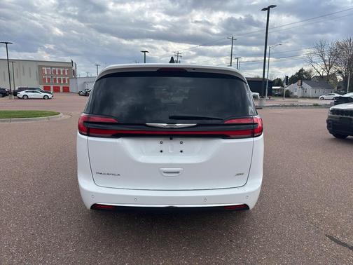 Bright White Clearcoat 2026 Chrysler Pacifica L
