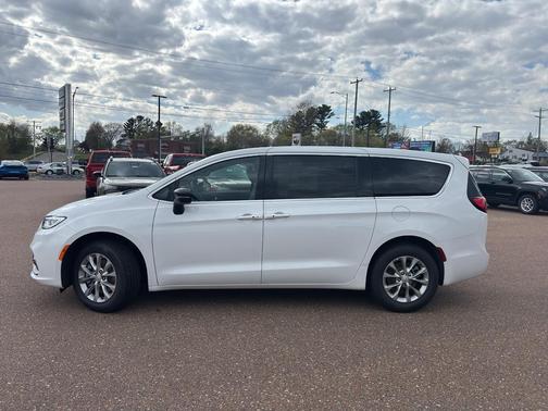 Bright White Clearcoat 2026 Chrysler Pacifica L