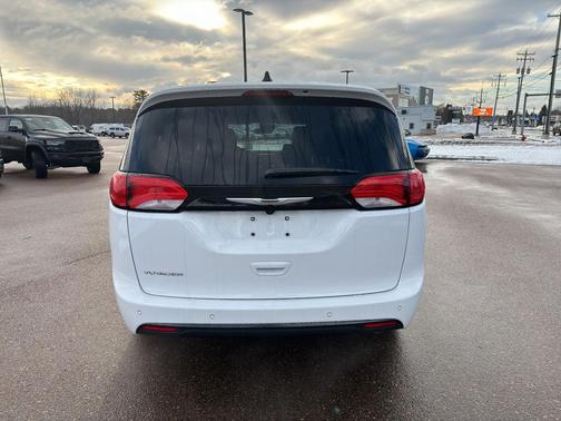 2026 Chrysler Voyager LX