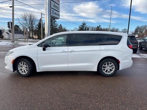 2026 Chrysler Voyager LX