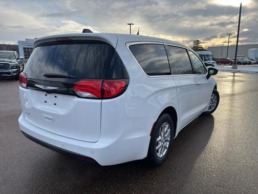 2026 Chrysler Voyager LX