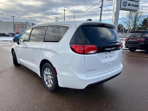 2026 Chrysler Voyager LX