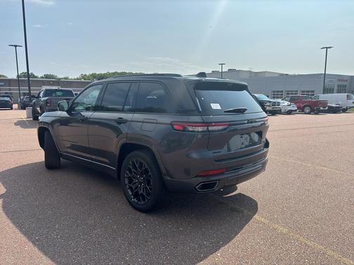 2025 Jeep Grand Cherokee Summit