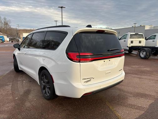 2025 Chrysler Pacifica Limited