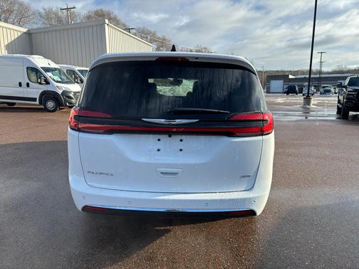 2026 Chrysler Pacifica L