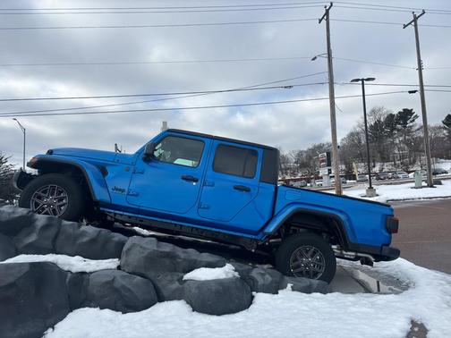 2025 Jeep Gladiator Sport S