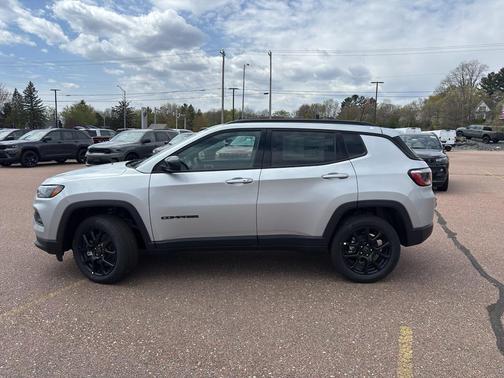 Silver Zynith Metallic Clearcoat 2026 Jeep Compass Latitude