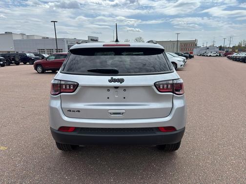 Silver Zynith Metallic Clearcoat 2026 Jeep Compass Latitude