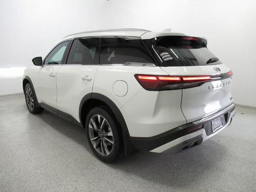 2022 INFINITI QX60 LUXE