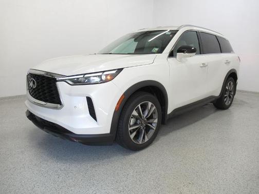 Majestic White 2025 INFINITI QX60 LUXE