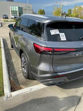2022 INFINITI QX60 LUXE