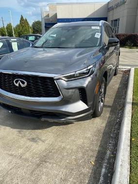 2022 INFINITI QX60 LUXE