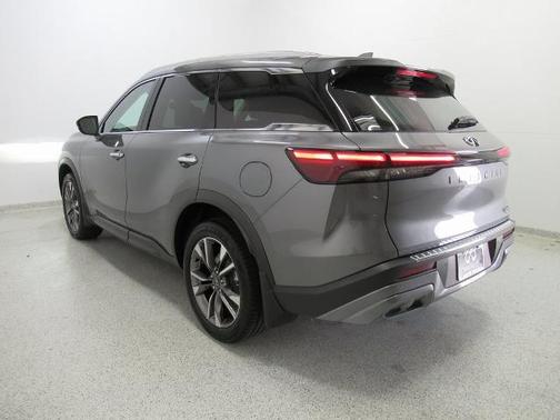 2022 INFINITI QX60 LUXE