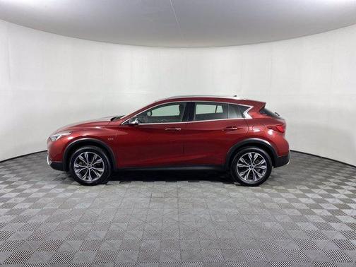 Photo 3 of 35 of 2018 INFINITI QX30 Premium