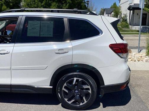 Crystal White Pearl 2022 Subaru Forester Limited
