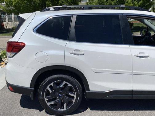 Crystal White Pearl 2022 Subaru Forester Limited