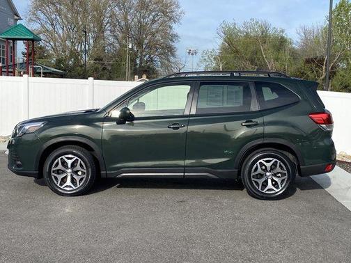 Cascade Green Silica 2023 Subaru Forester Premium
