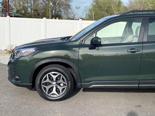 Cascade Green Silica 2023 Subaru Forester Premium