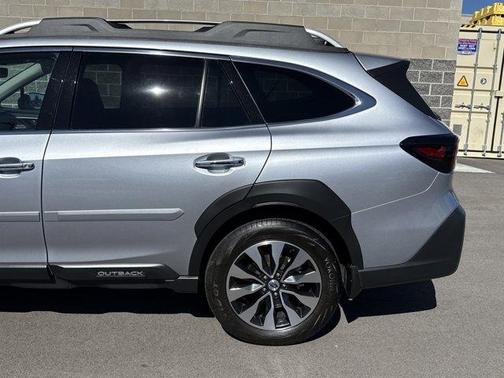 Ice Silver Metallic 2025 Subaru Outback Touring