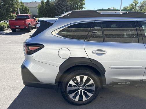 Ice Silver Metallic 2025 Subaru Outback Touring