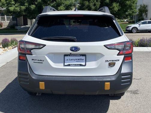 Crystal White Pearl 2024 Subaru Outback Wilderness