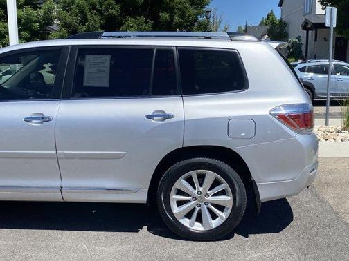 Classic Silver Metallic 2013 Toyota Highlander Hybrid Limited