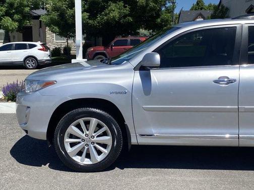 Classic Silver Metallic 2013 Toyota Highlander Hybrid Limited