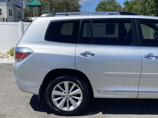 Classic Silver Metallic 2013 Toyota Highlander Hybrid Limited