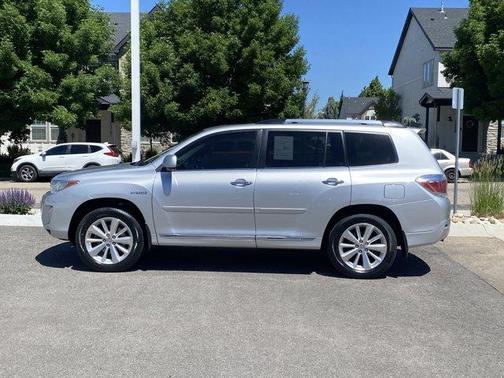 Classic Silver Metallic 2013 Toyota Highlander Hybrid Limited