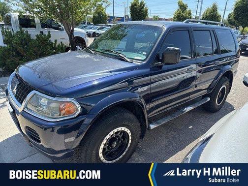 2002 Mitsubishi Montero Sport XLS