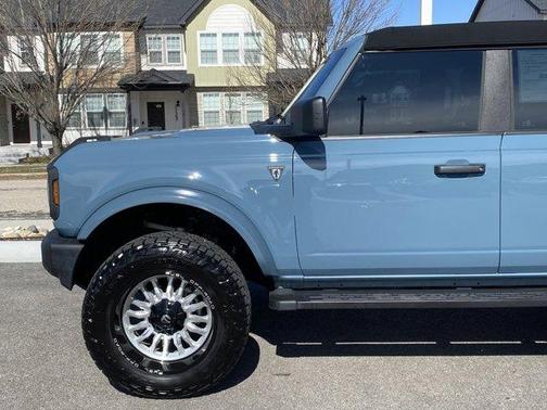 2023 Ford Bronco Base