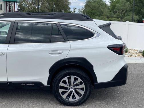 Crystal White Pearl 2024 Subaru Outback Premium