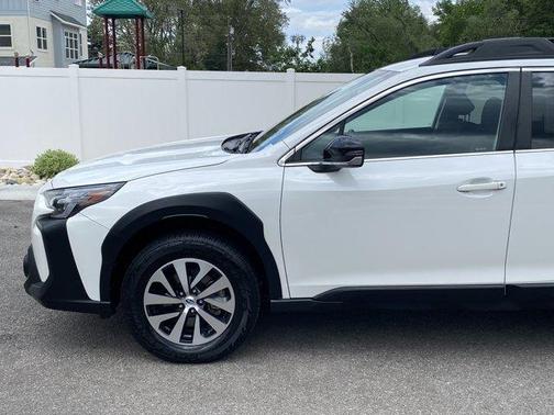 Crystal White Pearl 2024 Subaru Outback Premium