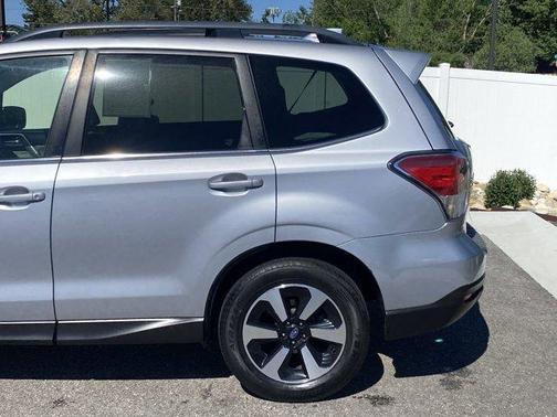 Ice Silver Metallic 2017 Subaru Forester 2.5i Limited