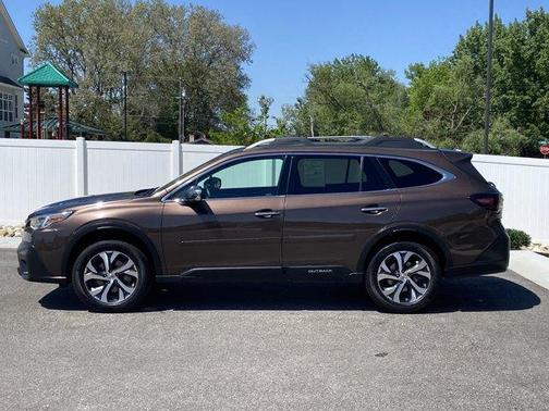 Cinnamon Brown Pearl 2022 Subaru Outback Touring