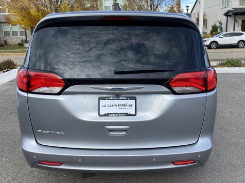 2019 Chrysler Pacifica L