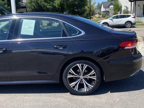 2022 Volkswagen Passat 2.0T SE