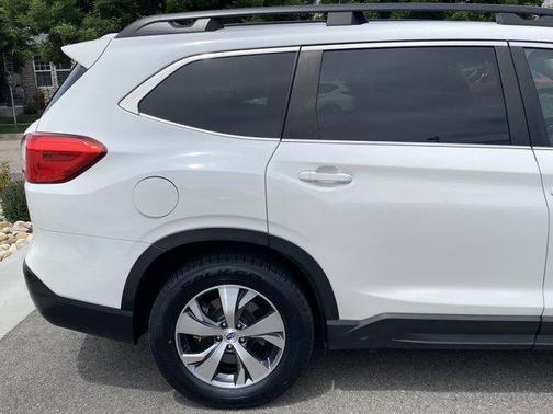 Crystal White Pearl 2023 Subaru Ascent Premium 7-Passenger