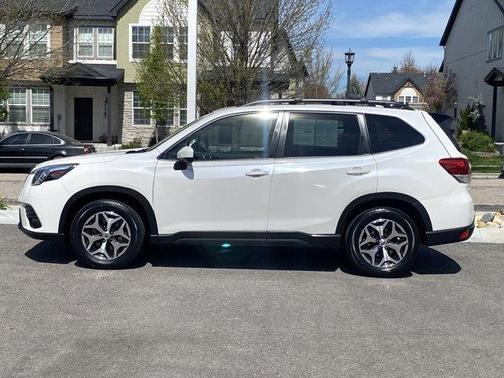 Crystal White Pearl 2024 Subaru Forester Premium