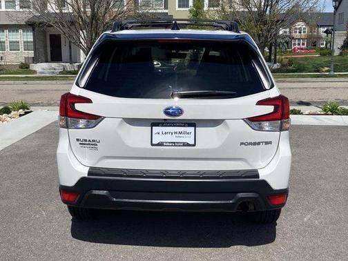 Crystal White Pearl 2024 Subaru Forester Premium