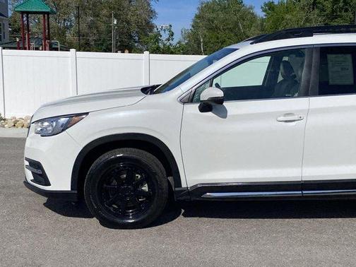 Crystal White Pearl 2022 Subaru Ascent Limited 8-Passenger