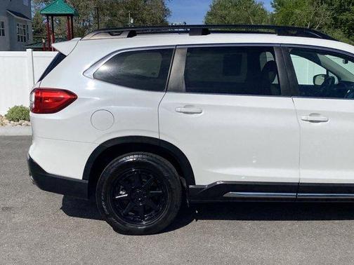 Crystal White Pearl 2022 Subaru Ascent Limited 8-Passenger
